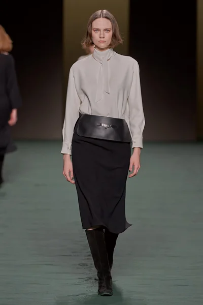 Look 19